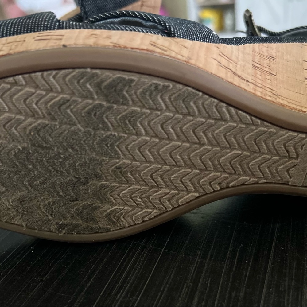 Toms wedges